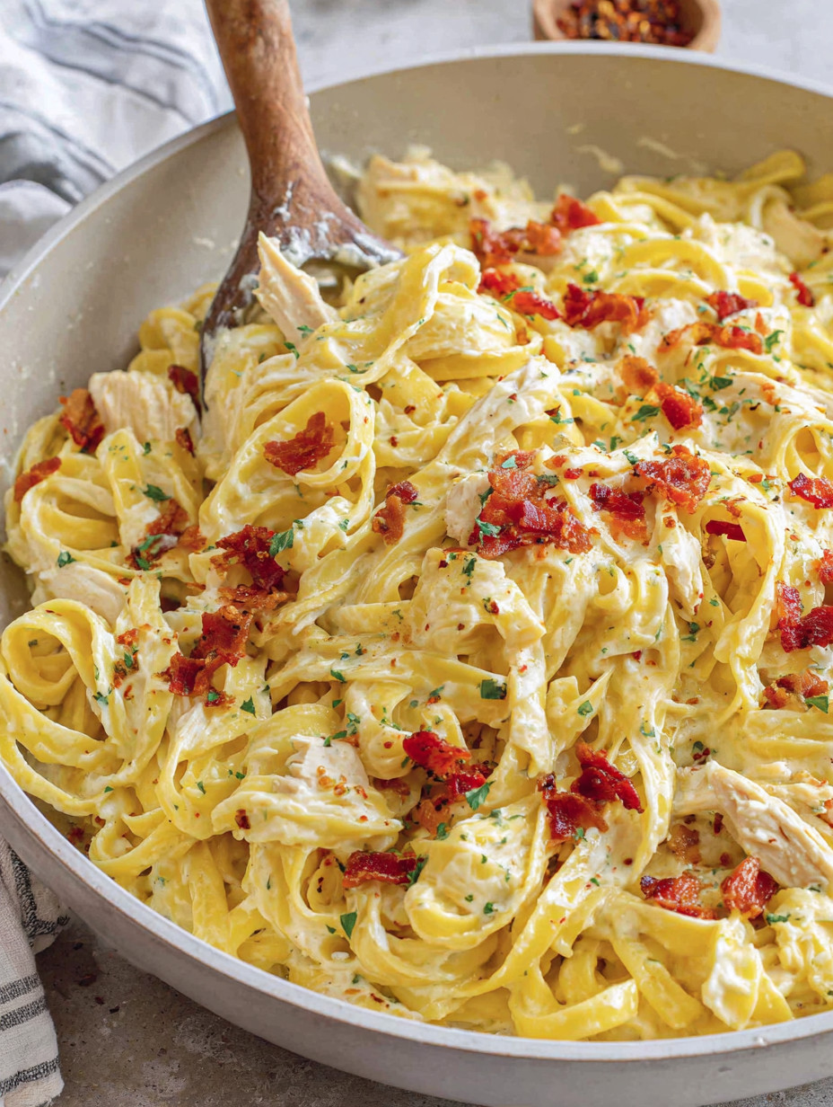 A bowl of pasta with chicken and bacon.